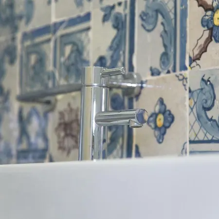 Tiles Of Sao Paulo * ליסבון